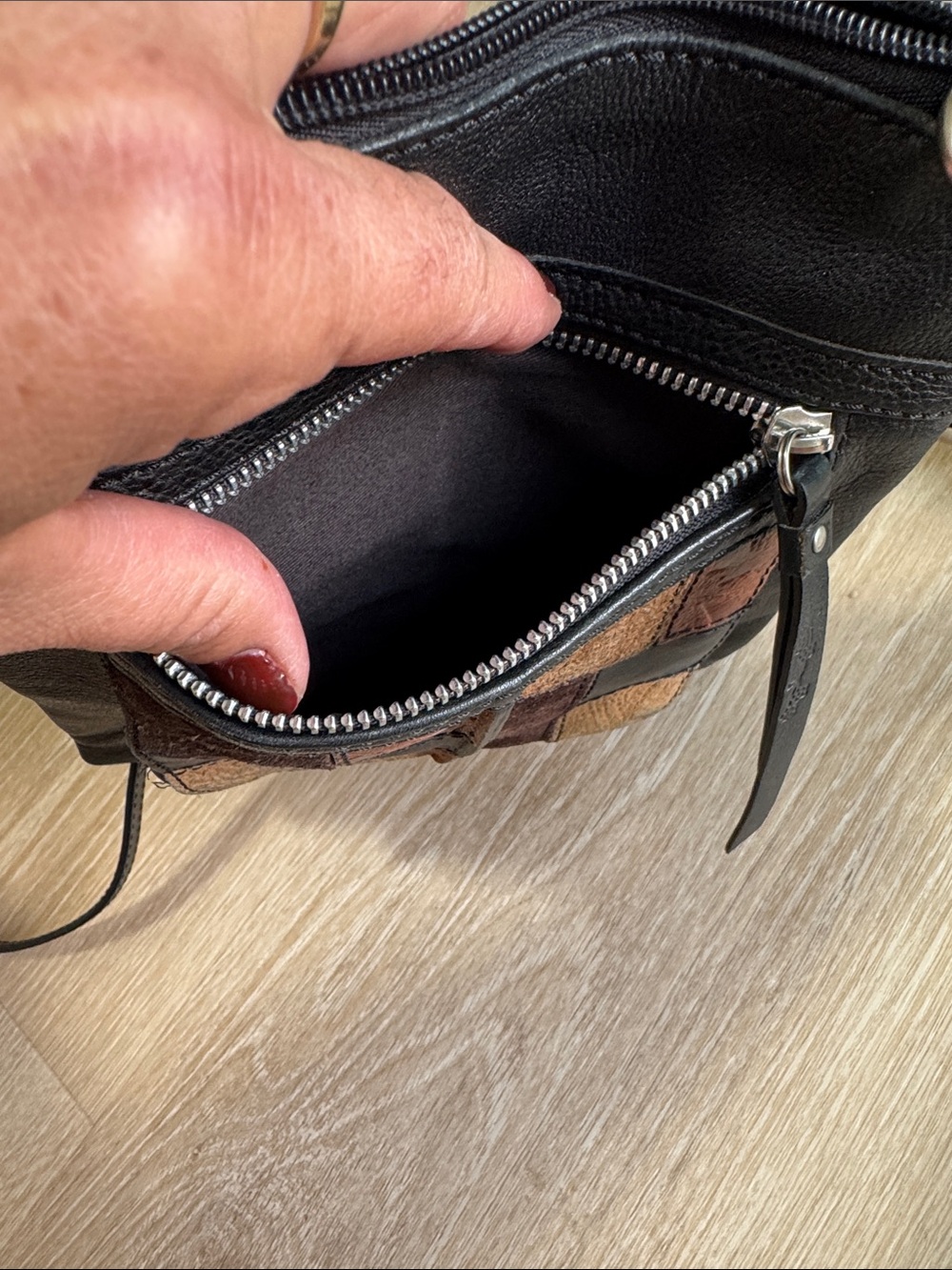 Fossil Black Leather Crossbody with Brown Patchwork Front - Picture 5 of 7